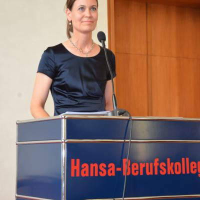 7 Hansa Berufskolleg Wasja Stracke Moderiert Die Feierliche Zeugnisuebergabe Im Dienstleistungsbereich. Juli 2017 Kopie