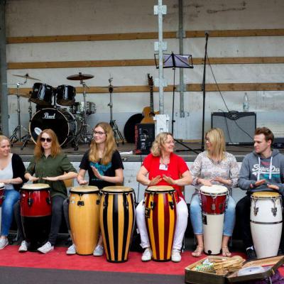 Hansa Berufskolleg 2. Schuelergesundheitstag Virtuosen An Der Conga Foto Huelsbusch Mai 2017