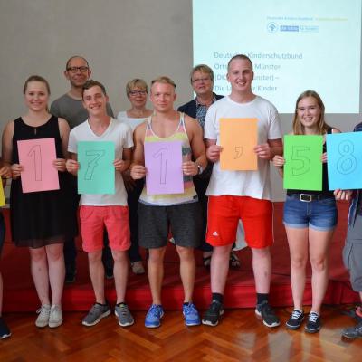 Hansa Berufskolleg Hansa Forum Mit Spendenuebergabe An Den Kinderschutzbund Muenster Juni 2017 Kopie