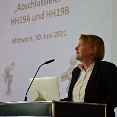 1 Hbk Abschlussfeier Hh19a Hh19b Juni 2021 Schulleiterin U. Berkemeier Hem